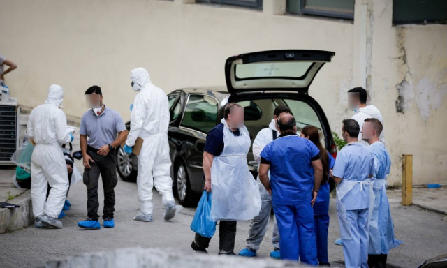 Φωτιά Αττική: Πόνος και αγωνία στο νεκροτομείο - Ολοκληρώνονται σήμερα οι νεκροτομές