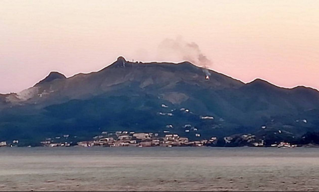 Φωτιά ΤΩΡΑ: Πύρινο μέτωπο καίει στη Ζάκυνθο