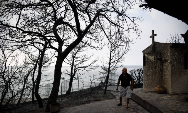 Σοκ και δέος: Ο πύρινος όλεθρος στο Μάτι από ελικόπτερο της πυροσβεστικής (video)