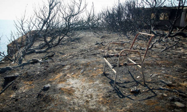 Φωτιά Μάτι: Δύο συντάξεις στους πυρόπληκτους