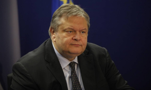 Ευάγγελος Βενιζέλος: Αντιπολίτευση από την... παραλία