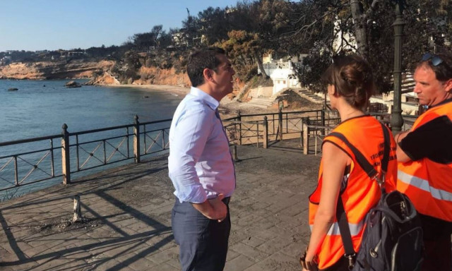 Στο Μάτι ο Αλέξης Τσίπρας - Επισκέφθηκε τις πληγείσες περιοχές