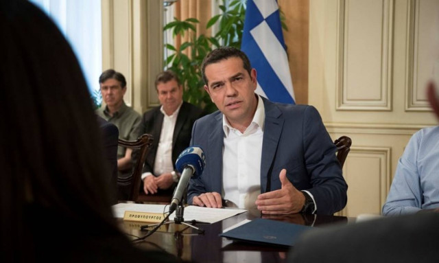 Οι φονικές φωτιές «καίνε» τη φιέστα της εξόδου από τα μνημόνια και καθορίζουν το χρόνο των εκλογών