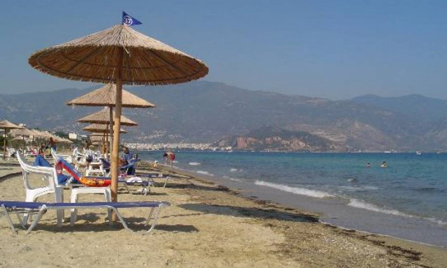 Κακός χαμός σε παραλία του Βόλου: Οργή γι΄ αυτό που έκαναν δύο τουρίστες μπροστά σε παιδιά!