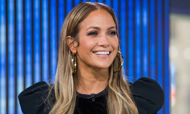 Η Jennifer Lopez φόρεσε τις πιο εκκεντρικές μπότες που έχεις δει