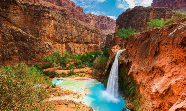Οι καταρράκτες του Grand Canyon που μαγεύουν τους επισκέπτες (vid)