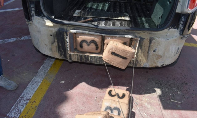 Άρτα: Ο σκύλος ξετρύπωσε 53 κιλά χασίς (pics)