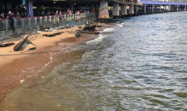 Ασύλληπτη τραγωδία: Τουρίστες βρήκαν νεκρό βρέφος σε ποτάμι (pics+vid)