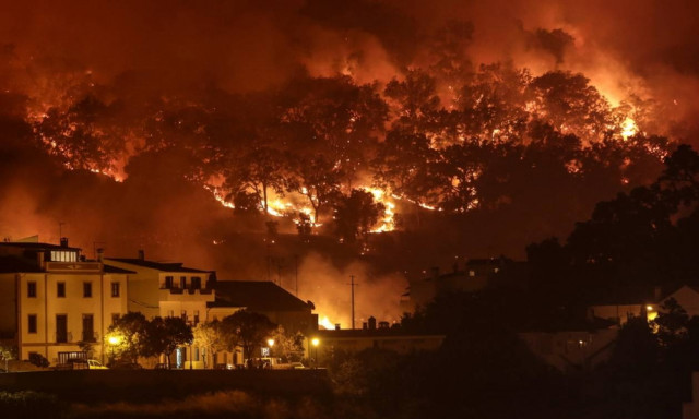 «Κόλαση» η Ευρώπη: Καύσωνας, φωτιές και υψηλά επίπεδα όζοντος τα συστατικά του εκρηκτικού μίγματος