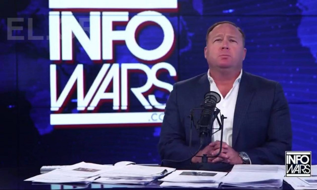 ΗΠΑ: YouTube, Facebook, Spotify και Apple διέγραψαν περιεχόμενο Αμερικανού συνωμοσιολόγου