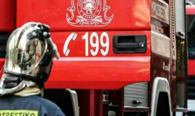 Αυτοκίνητο τυλίχθηκε στις φλόγες στην Ε.Ο. Πατρών-Κορίνθου