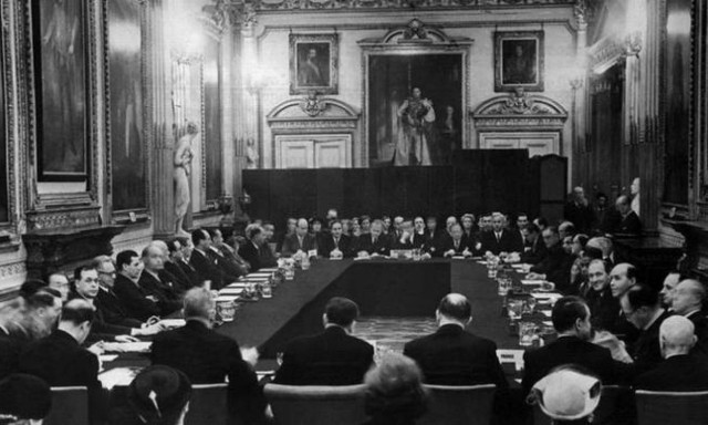 Σαν σήμερα το 1953 υπογράφεται η συμφωνία για τη διαγραφή του γερμανικού χρέους