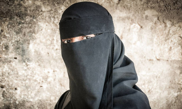 Σάλος από τις δηλώσεις Μπόρις Τζόνσον: «Οι γυναίκες με μπούρκα είναι σαν γραμματοκιβώτια με πόδια»