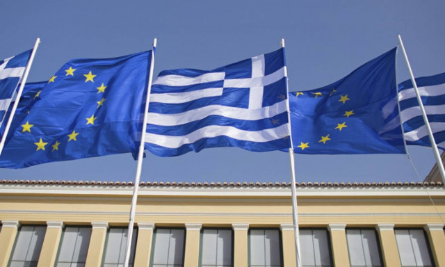 Le Monde: Η Ελλάδα ξαναγεννιέται απο τις στάχτες της