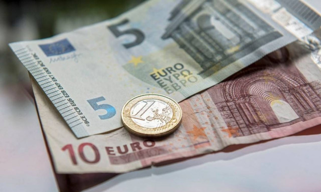 Δουλεύεις τον Δεκαπενταύγουστο; Δες πόσα χρήματα παραπάνω θα πάρεις