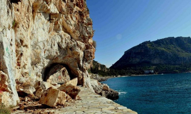 Τραγωδία στο Ηράκλειο: Έπεσε από τα βράχια και αβοήθητος έχασε τη ζωή του