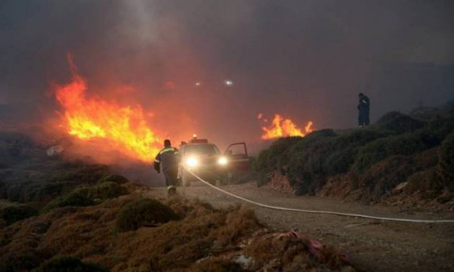 Σε εξέλιξη φωτιά ΤΩΡΑ στην Άνδρο