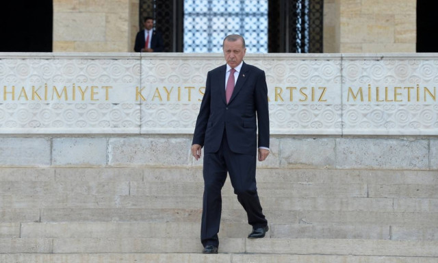 Τουρκία - Ερντογάν: Εκείνοι έχουν τα δολάριά τους, εμείς έχουμε τον Θεό μας