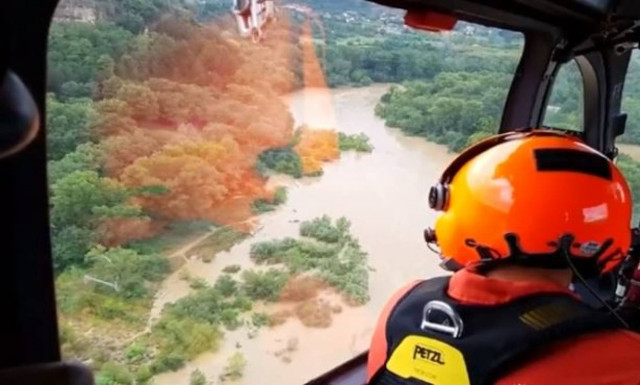Νότια Γαλλία: Συγκλονιστικές εικόνες από τις πλημμύρες - Αγνοείται ένας άνδρας