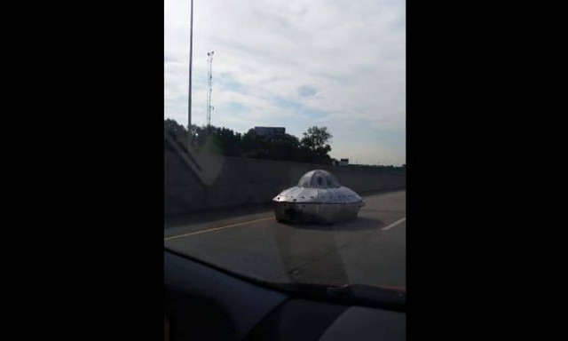 Πλέον τα UFO κυκλοφορούν στους δρόμους! (vid)