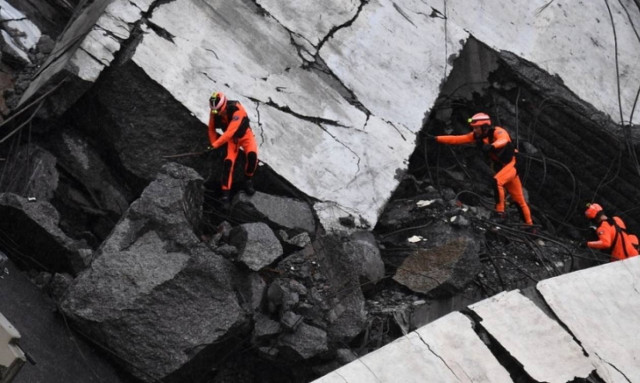 Τραγωδία Γένοβα: Κατέρρευσε οδογέφυρα - Τουλάχιστον 11 οι νεκροί