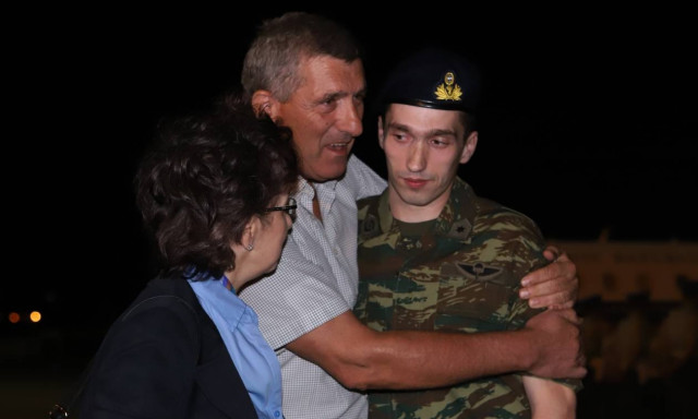 Έλληνες στρατιωτικοί: Στην Καστοριά ο Άγγελος Μητρετώδης – Τι δήλωσε (vid)