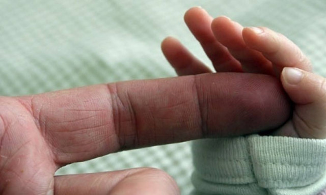 Πούλησαν το μωρό τους για 10.500 ευρώ επειδή δεν τα έβγαζαν πέρα με δεύτερο παιδί