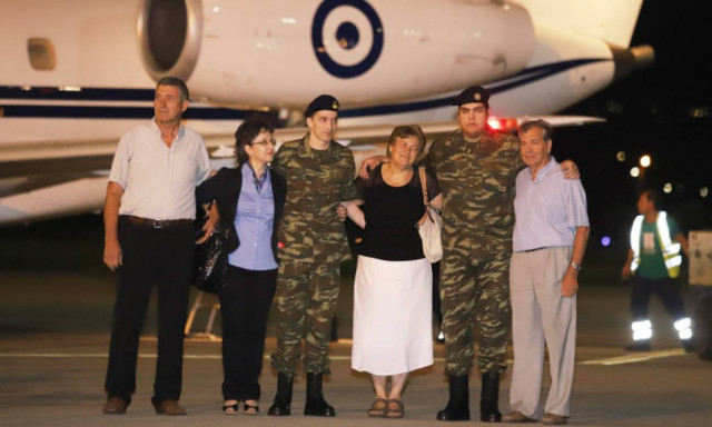 Έλληνες στρατιωτικοί - Συγκλονίζει ο πατέρας του Μητρετώδη: Η Παναγία έκανε το θαύμα της