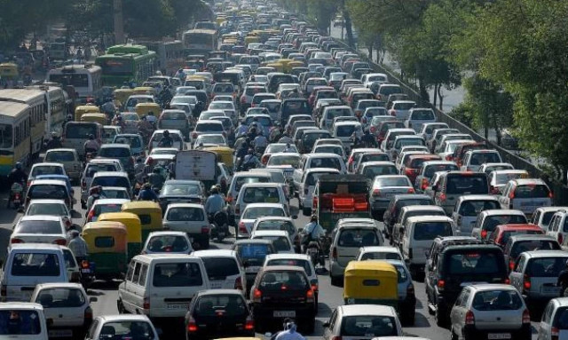 Κόλλησες στην κίνηση; Μην εκνευρίζεσαι και δες τι μπορείς να κάνεις (vid)