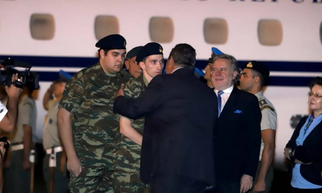 Το θαύμα της Παναγίας: Στην «αγκαλιά» της Ελλάδας οι Έλληνες στρατιωτικοί - Συγκλονιστικές εικόνες