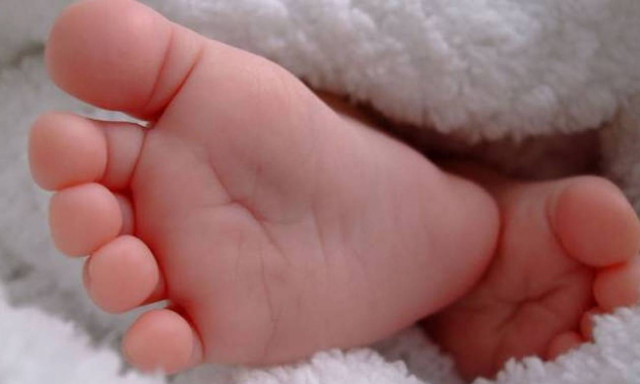 Ασύλληπτη τραγωδία στα Τρίκαλα: Μωρό κάηκε από καυτό νερό και υπέστη ανακοπή