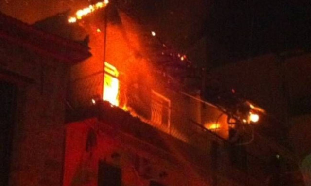 Φωτιά: Στις φλόγες μονοκατοικία στη Νέα Φιλαδέλφεια