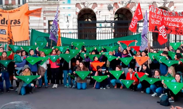 Ασύλληπτο: Μητέρα προσπάθησε να κάνει μόνη της έκτρωση με... μαϊντανό και βρήκε τραγικό θάνατο