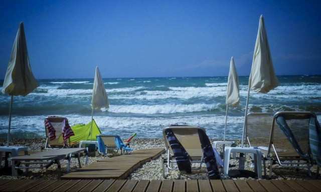 Καιρός: Η Δευτέρα της ταλαιπωρίας για τους ταξιδιώτες - Τα μελτέμια θα «σαρώσουν» το Αιγαίο (pics)