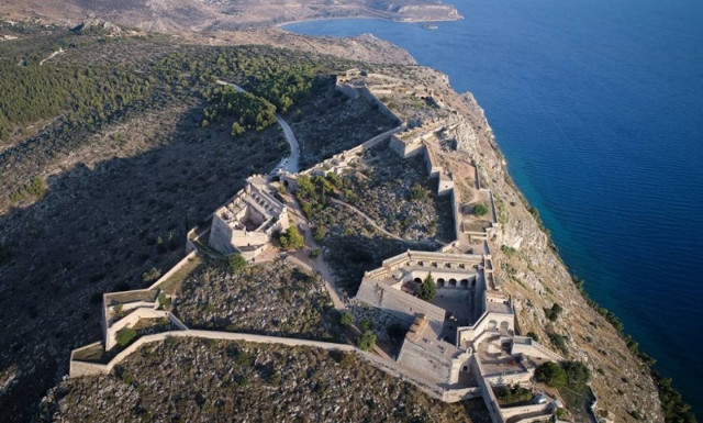 Η άφιξη Τούρκου που «ξεσήκωσε» το Ναύπλιο: Οι εικόνες που τράβηξαν τα βλέμματα όλων