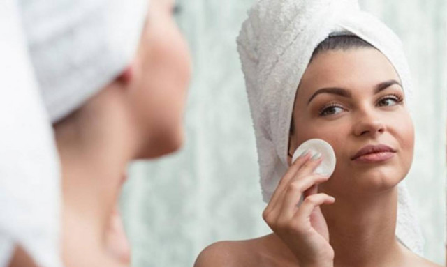 Τέσσερις λόγοι που πρέπει να χρησιμοποιείς toner στην περιποίηση του προσώπου