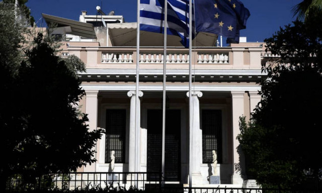 Ανασχηματισμός από την επόμενη εβδομάδα - «Δεν χαλάμε τις διακοπές του κόσμου», λέει το Μαξίμου