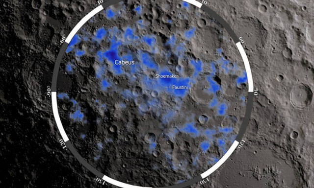 H NASA βρήκε νερό στη σκοτεινή πλευρά του φεγγαριού