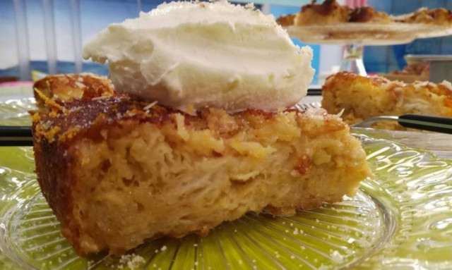 Η συνταγή της ημέρας: Πορτοκαλόπιτα με φύλλο και αμύγδαλα