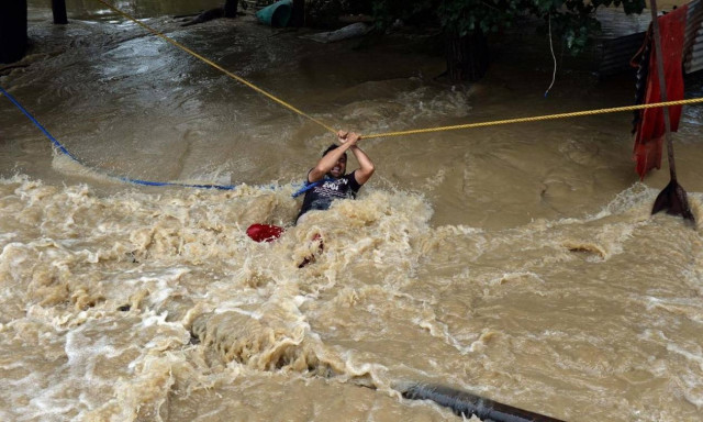Τραγωδία στην Ινδία: 410 νεκροί από τις «πλημμύρες του αιώνα» και η βροχή συνεχίζεται (Pics+Vids)