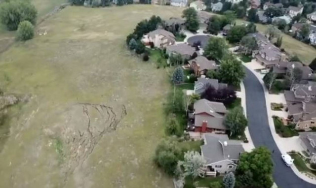 Άνοιξε στα δύο η γη στη Λούισβιλ των ΗΠΑ: Σοβαρός κίνδυνος κατολίσθησης (vid)