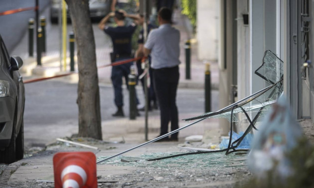 Bomb explosion outside building in Piraeus