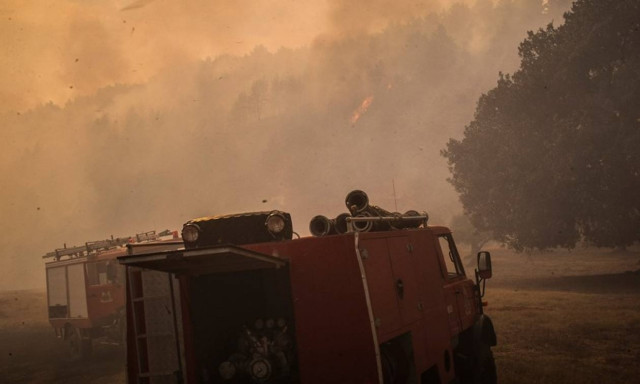 Συναγερμός: Φωτιά στη Σαλαμίνα – Απομακρύνθηκαν 60 πρόσκοποι από κατασκήνωση