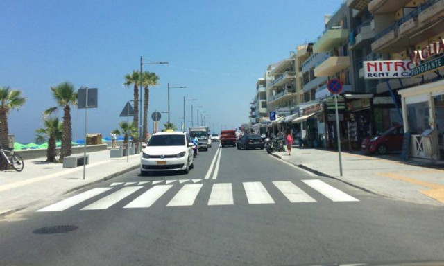 Μία από τις ελάχιστες πόλεις της χώρας μας που οι οδηγοί σταματούν στις διαβάσεις