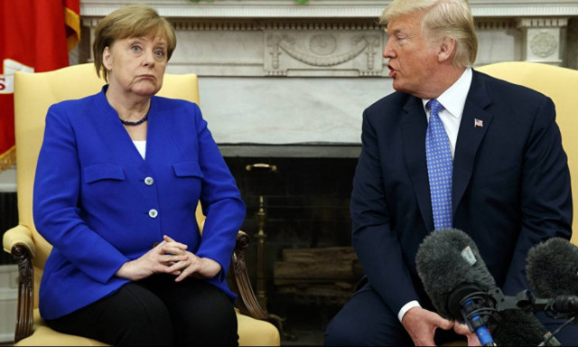 Μαντάμ Τισό: Το ζωντανό «κέρινο» ομοίωμα του Ντόναλντ Τραμπ γρονθοκοπεί την Μέρκελ (Vid)