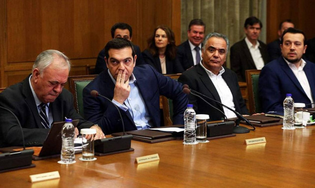 Ανασχηματισμός με άρωμα... γυναίκας και τέσσερα αγκάθια