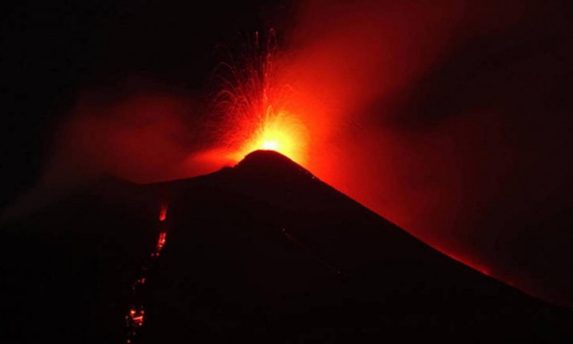 Συναγερμός: Η Αίτνα «ξύπνησε» - Σε επιφυλακή οι Αρχές της Ιταλίας