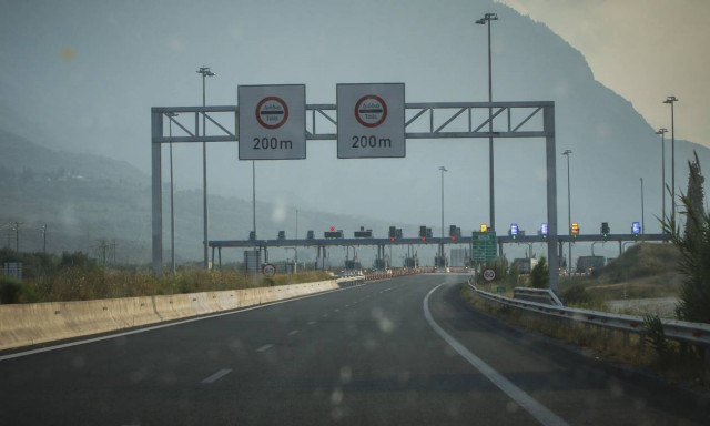 Τρόμος στη Λαμία: Οδηγούσε μεθυσμένος ανάποδα στην Εθνική Οδό