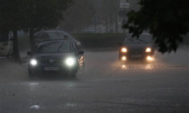 Καταιγίδα σάρωσε την Πάτρα: Πλημμύρες στην πόλη - Καραμπόλες με τραυματίες στην Ακτή Δυμαίων