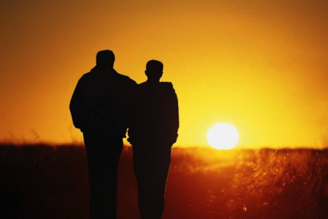 Δείτε τι δώρο - έκπληξη έκανε γιος στον μπαμπά του